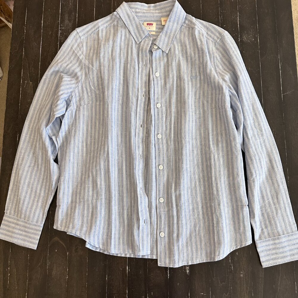 NWOT - Women's Levi Striped Button Down/Flannel - Size Medium